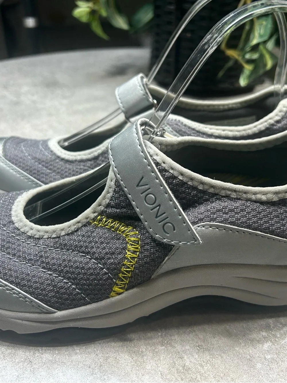 Vionic Mary Jane Gray Silver Yellow Comfort Walking Shoes Women’s Size 7